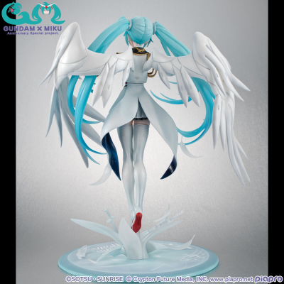 Lucrea  高达45周年联名初音未来 初音未来·飞翼高达零式EW形态