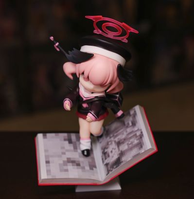 蔚蓝档案 小春笔架