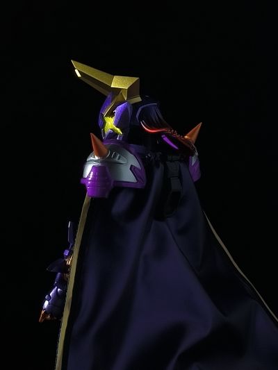 S.H.Figuarts 假面骑士霸牛 火旺僵尸形态（混世神）