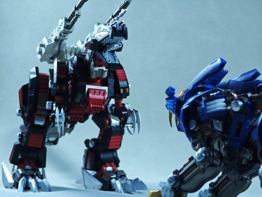 REALIZE MODEL  RMZ-01 超重剑长牙狮