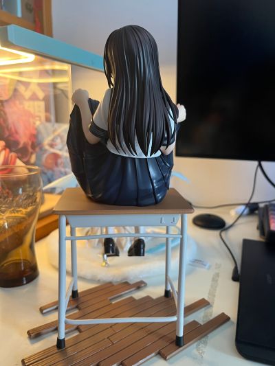 教室提裙的JK同学