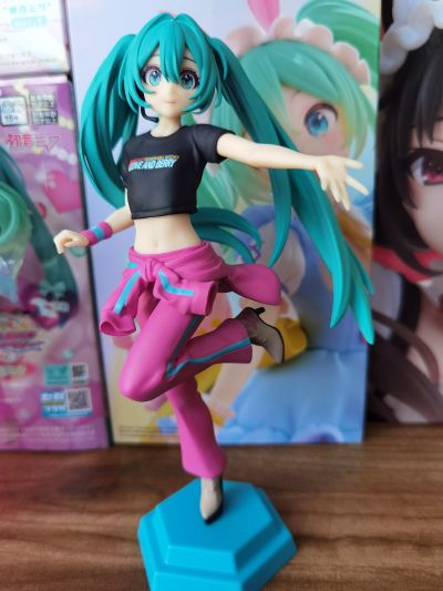 初音未来联名时尚魔女拉芙与贝莉 Desktop×Decorate Collections“初音未来”贝莉衣装款