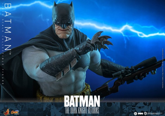 《蝙蝠侠：黑暗骑士归来》蝙蝠侠 1:6比例珍藏人偶