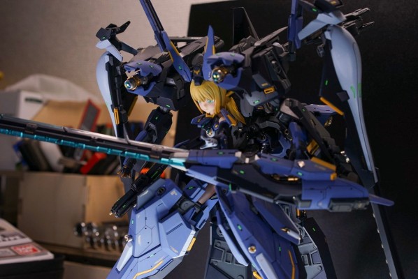 机甲少女 猎刃 与 外骨骼装甲猎刃