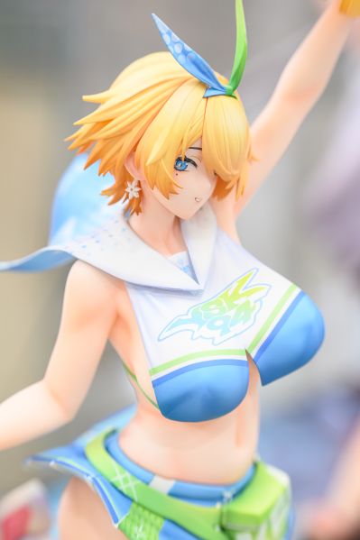 妮基塔：骄阳般起舞