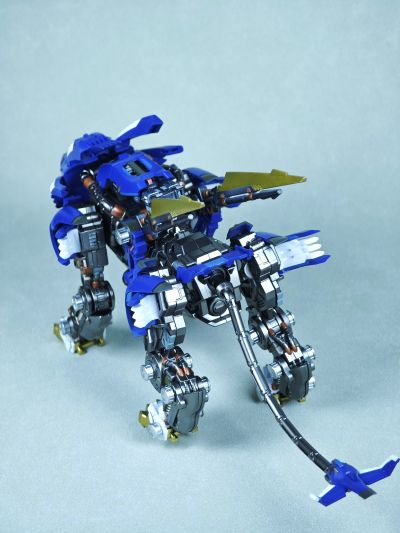 REALIZE MODEL  RMZ-01 超重剑长牙狮