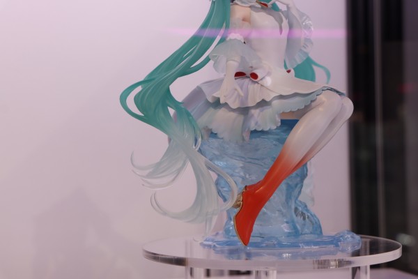 初音未来 BPEV 水晶藏品-裸海蝶/冰海天使-珍藏人偶