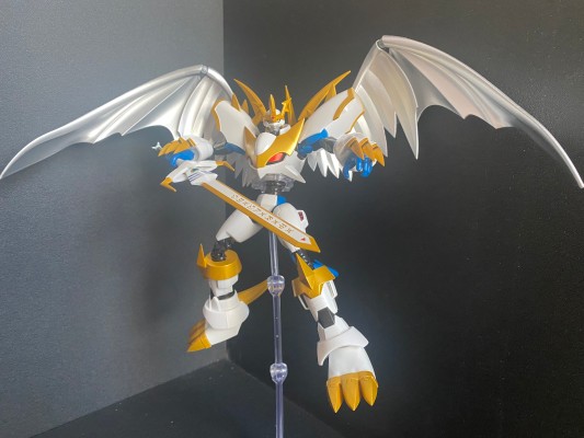 S.H.Figuarts 帝皇龙甲兽（圣骑士形态）