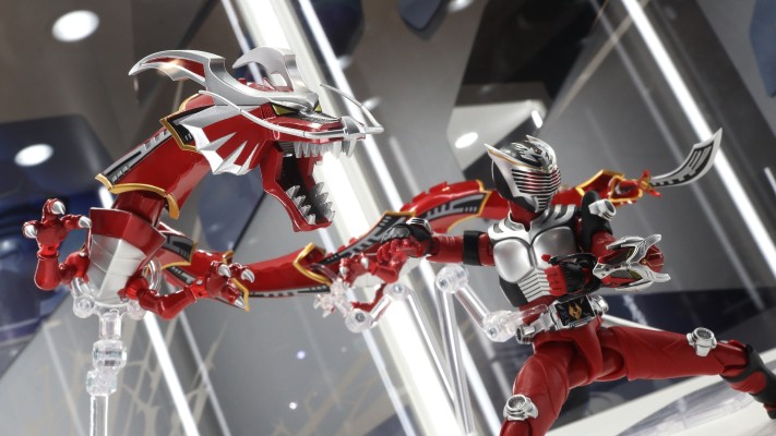 S.H.Figuarts 深红之龙