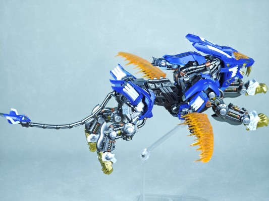 REALIZE MODEL  RMZ-01 超重剑长牙狮