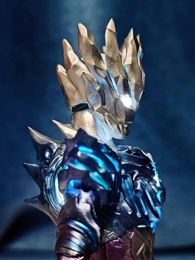 S.H.Figuarts 高斯奥特曼 月神形态