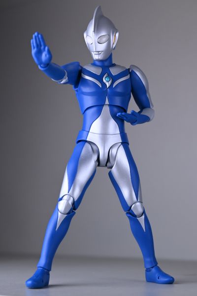 S.H.Figuarts 高斯奥特曼 月神形态