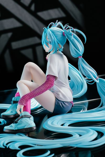 初音未来×米山舞 The Latest Street Style 