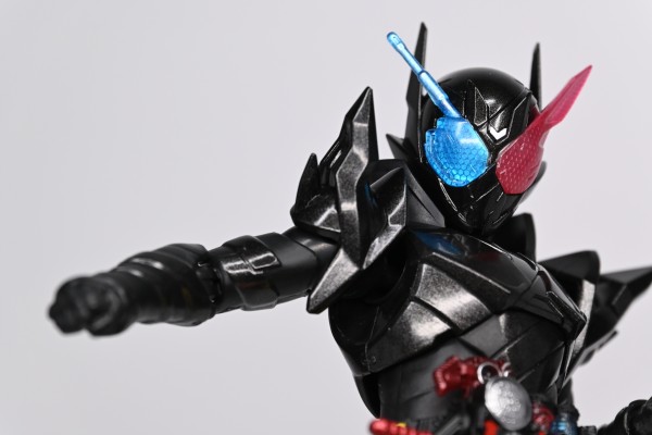 S.H.Figuarts 假面骑士创骑 兔子坦克危险形态 平成世代版