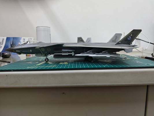LS-002 歼-20“威龙”隐形战斗机