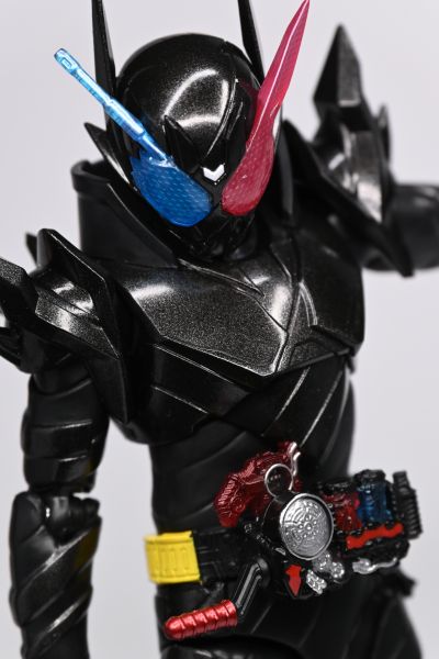 S.H.Figuarts 假面骑士创骑 兔子坦克危险形态 平成世代版