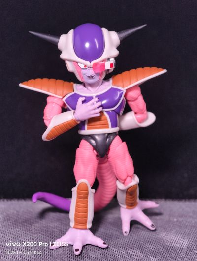 S.H.Figuarts  弗利萨 第一形态+弗利萨飞船