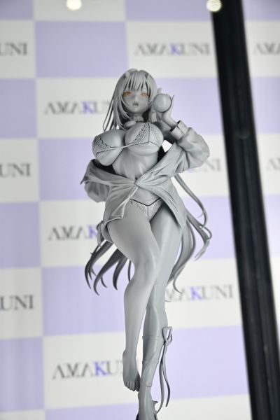 胜利女神：妮姬 毒蛇：爱情光芒