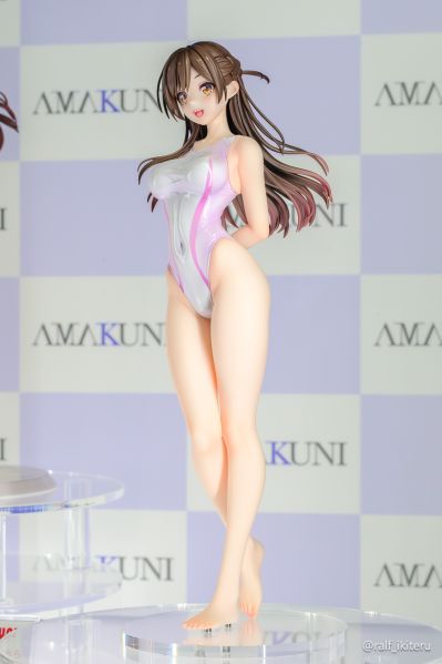 租借女友 水原千鹤 水色线条竞技泳装