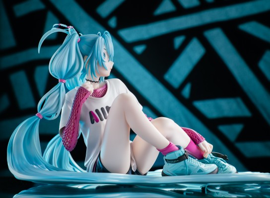 初音未来×米山舞 The Latest Street Style 