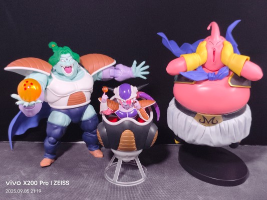 S.H.Figuarts  弗利萨 第一形态+弗利萨飞船