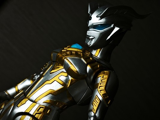 S.H.Figuarts 终极赛罗闪耀型（新生代版）（暂译）