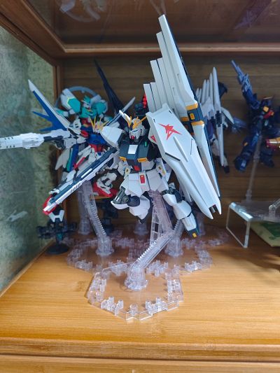 HGUC 1/144 机动战士高达 逆袭的夏亚  Nu高达