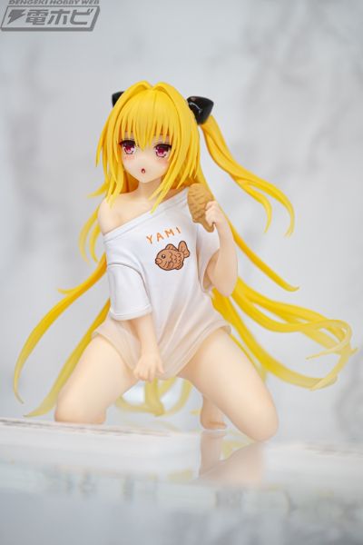 出包王女DARKNESS 可爱桌摆人偶  金色暗影~居家服造型~