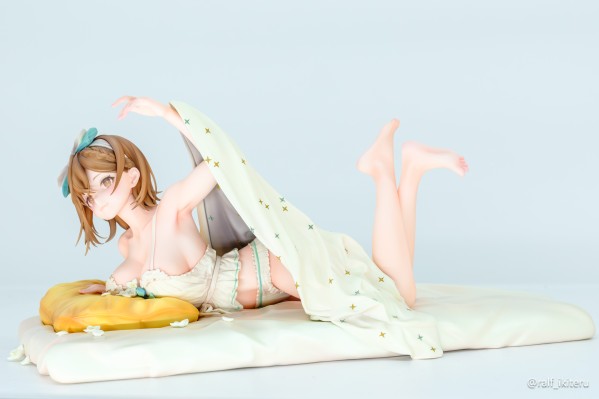 碧蓝航线 × 莱莎的炼金工房2 莱莎琳·斯托特 熬夜的炼金术士