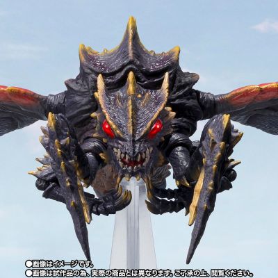 S.H.MonsterArts 超翔龙美加奇拉斯 进化套装