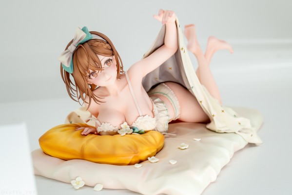 碧蓝航线 × 莱莎的炼金工房2 莱莎琳·斯托特 熬夜的炼金术士