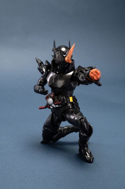 S.H.Figuarts 假面骑士创骑 兔子坦克危险形态 平成世代版