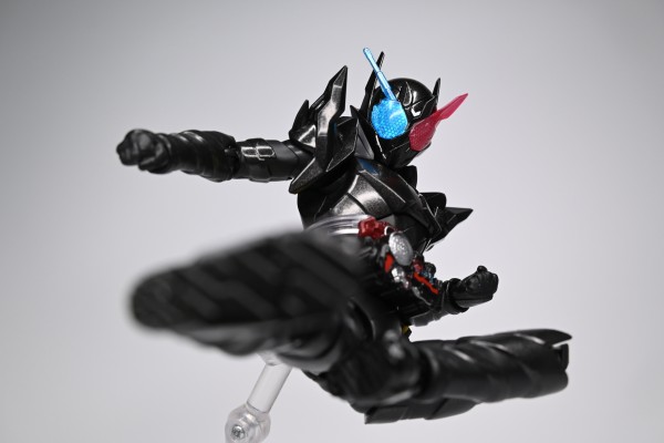 S.H.Figuarts 假面骑士创骑 兔子坦克危险形态 平成世代版