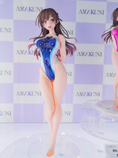 租借女友 水原千鹤 水色线条竞技泳装