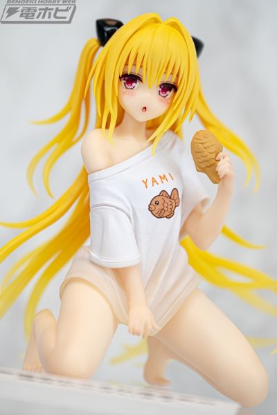 出包王女DARKNESS 可爱桌摆人偶  金色暗影~居家服造型~