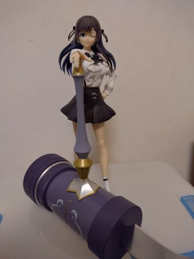 虽然是公会的柜台小姐， 但因为不想加班所以打算独自讨伐迷宫头目 Luminasta “亚莉纳·可洛瓦”