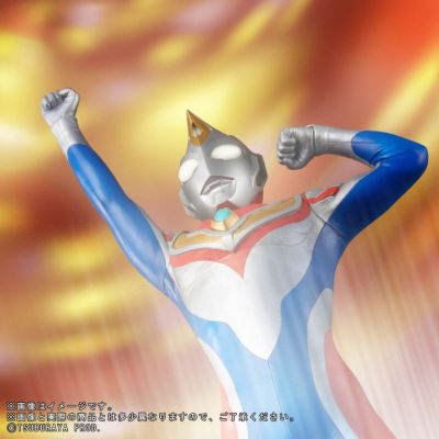 大怪兽系列 奥特新生代 戴拿奥特曼（闪亮型） 登场姿势