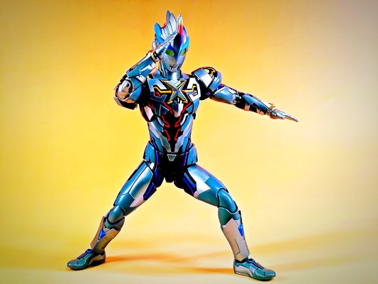 传奇版奥特名鉴 艾克斯奥特曼超越型 贝塔闪光装甲