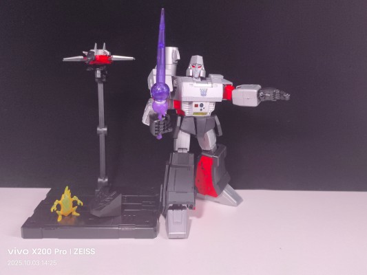 布鲁可变形金刚传奇版  G1-威震天