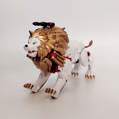 变形金刚40周年纪念款 白狮擎天柱