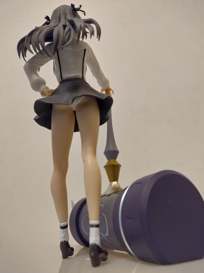 虽然是公会的柜台小姐， 但因为不想加班所以打算独自讨伐迷宫头目 Luminasta “亚莉纳·可洛瓦”