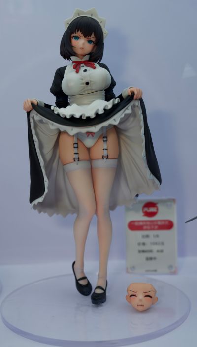 一脸嫌弃表情的妹子给你看内裤 女仆伊东千岁