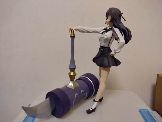 虽然是公会的柜台小姐， 但因为不想加班所以打算独自讨伐迷宫头目 Luminasta “亚莉纳·可洛瓦”