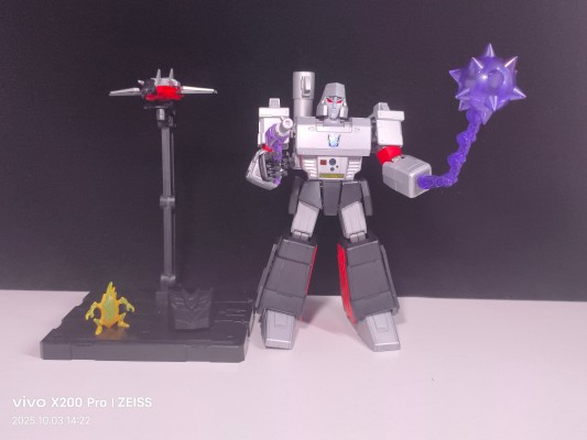 布鲁可变形金刚传奇版  G1-威震天