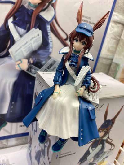 明日方舟 压泡面人偶—阿米娅·报童款—