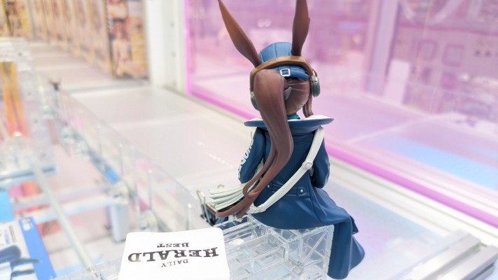 明日方舟 压泡面人偶—阿米娅·报童款—