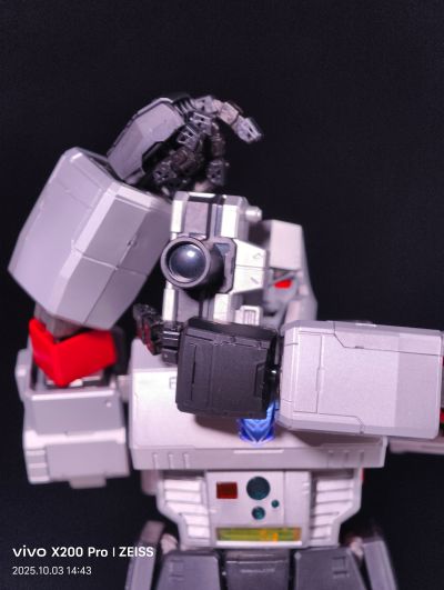 布鲁可变形金刚传奇版  G1-威震天