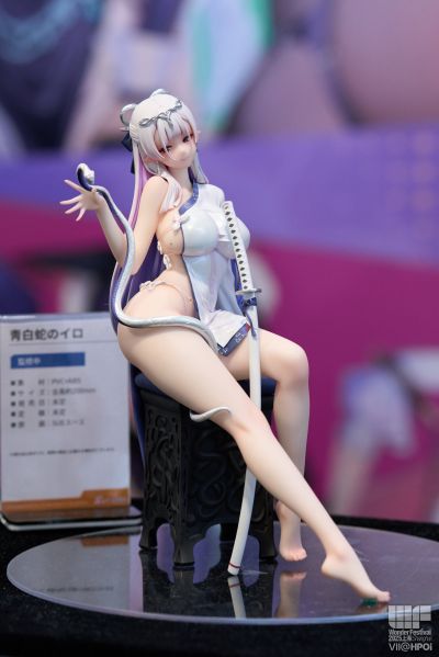 外表朴素但内衣花哨女生（暂译）