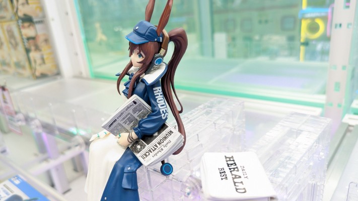 明日方舟 压泡面人偶—阿米娅·报童款—