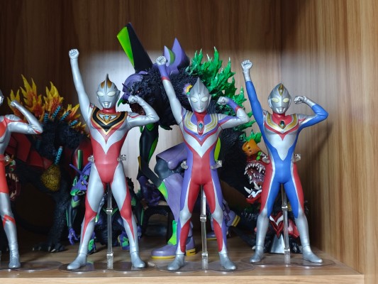 奥特新生代 盖亚奥特曼 (V2) 登场造型